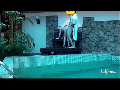 ❤️ Bulla ancillam ad piscinam invitat, sed fervido resistere non potuit Super sex at porn la.desixxxtube.ru